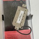 V průhledném plastovém obalu se nachází elektrický snímač kytary stříbrné barvy s kovovým krytem. Na bílém štítku je nápis F10NL RM Pickups 6/23. Sní…