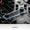 Detailní záběr na ovládací panel DJ mixeru černé barvy. Jsou vidět různé ovratidla s nápisy HIGH, MID a LOW, posuvníky a tlačítka označená FX1, FX2,…