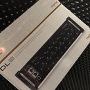 Bílá krabice s nápisy DL8, MIDAS a textem PoE-Powered 8 Input, 8 Output Stage Box with Midas PRO Microphone Preamplifiers and 2 Powered ULTRANET Moni…