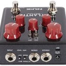 Černý efekt pedál NUX ATLANTI delay & reverb s červenými ovládacími knoflíky. Na horní straně jsou dva stomečové spínače a nápisy VERB, delay, Hold,…