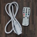 Bílý dálkový ovladač s nápisem IRC REMOTE a logem eurolite v dolní části. Vedle ovladače je srolovaný bílý napájecí kabel s klasickou síťovou vidlicí…