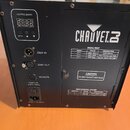 Černý generátor mlhy značky CHAUVET z řady 3. Na zadní straně je ovládací panel s nápisem CONTROL BOARD, čtyřmístným digitálním displejem a tlačítky…