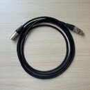 Černý audio kabel s konektory typu XLR na obou koncích. Na plášti kabelu je bílý nápis „cordage L.td. by SOHO-MAB CABLE Germany“. Kabel je svinutý do…