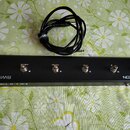 Černý ovladač s šesti kovovými spínači a nápisy SWITCH-6 a TC HELICON. Nad spínači jsou vypsány funkce LOOP IN, STOP/START, PLAY/REC a HIT s čísly 6…
