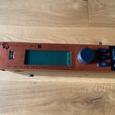 Hnědý rackový audio interface s digitálním displejem a ovládacím knoflíkem. Na zařízení je nápis cymatic audio uTrack 24 a v dolní části text 24-trac…