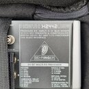 Detailní pohled na ovládací panel míchací pultu stříbrné barvy. Na zařízení je nápis XENYX X2442USB, logo BEHRINGER a text PREMIUM 24-INPUT 4/2-BUS M…