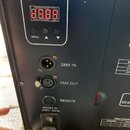 Detail zadní strany černého elektronického zařízení s ovládacím panelem CONTROL BOARD, který obsahuje červený digitální displej a tři tlačítka MENU,…