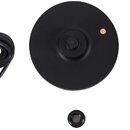 Fotografie zobrazuje černý kondenzátorový mikrofon s logem RØDE a symbolem sluchátek u ovládacího knoflíka. Součástí je černý USB kabel s nápisem ØDE…