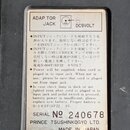 Fotografie detailu štítku na zadní straně zařízení. Štítek obsahuje technické instrukce v japonštině a angličtině, označení napájení DC9VOLT a nápis…