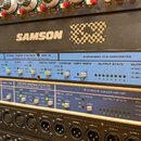 Fotografie zachycuje dva rackové audio rozhraní značky RME. Horní jednotka nese nápis Analog / Digital Interface ADI 8 S a 8 CHANNEL D/A-CONVERTER, s…