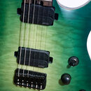 Detail elektrické kytary s zeleným plamenovitým povrchem. Nástroj má dva černé humbuckery s bílým nápisem EMG a černý strunník. Na těle jsou umístěny…