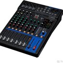 Černý mixovací pult značky YAMAHA, model MG10XUF. Zařízení obsahuje několik vstupních kanálů s posuvníky, otočnými knoflíky a modrými prvky v designu…