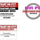 Snímek obsahuje pět grafických znáček a ocenění. Čtyři z nich jsou od "WHAT HI-FI?" za roky 2013, 2014, 2015 a 2017 s nápisy "Stereo speakers", "Best…