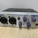 Stříbrné audio rozhraní s černým horním krytem. Na předním panelu jsou nápisy PreSonus DIGITAL audio, 24BIT / 96K FIREWIRE RECORDING INTERFACE a FIRE…