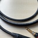 Černý kabel s nápisem SC- SPIRIT LLX • Highflex Low Loss • (OFC) 1 x 0,38mm² (AWG21) Advanced Guitar Cable • by SOMMER CABLE Germany. Na fotografii j…