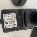 Černý plastový síťový adaptér s nápisem Dunlop. Na štítku jsou uvedeny údaje MODEL: DDC002002, INPUT: 100-240V~, OUTPUT: 18.0V === 0.5A DC 36.0W a ná…