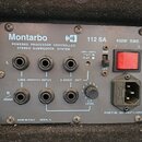 Záběr na zadní ovládací panel aktivního subwooferu značky Montarbo, model 112 SA. Panel je šedý s nápisy POWERED PROCESSOR CONTROLLED STEREO SUBWOOFE…