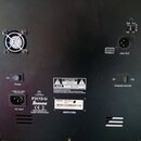 Zadní strana černého reproduktoru s ovládacími prvky a konektory. Na spodním štítku je uveden model P3115-U, značka Ibanez a nápis MADE IN CHINA. V h…
