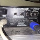 Zátylový panel černého zesilovače s nápisem EVOII500. Jsou zde vidět přepínač POWER (OFF/ON), konektory FOOTSWITCH SUB/VALVE, FOOTSWITCH EQ/SHAPE, LI…