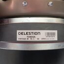 Detailní pohled na zadní část reproduktoru s kovovým rámem. Na černém magnetu je bílá nálepka s nápisy CELESTION, T3904A, VINTAGE 30 16 Ω 50 07EV MAD…