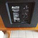 Zadní panel černého aktivního subwooferu s nápisy ALTO PROFESSIONAL a TS312S 2000-WATT 12" POWERED SUBWOOFER. Panel obsahuje ovládací prvky pro DSP O…