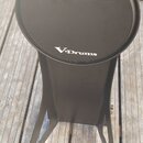 Černý elektronický bicí pad na stojanu. Na horní části je bílý nápis Roland a pod ním V-Drums. Povrch padu i stojanu je v dobrém stavu bez viditelnéh…