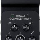 Černý kompaktní mixér s nápisy Roland a GO:MIXER PRO-X. Zařízení má pět otočných černých ovladačů a dvě kontrolky s popisky POWER a PEAK. Nad ovladač…