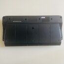 Černý plastový kryt nebo spodní část elektronického zařízení. Na horní části je bílá nálepka s označením F8L5543 a malý štítek s nápisem 2008-1 Matsu…