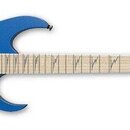 Modrá elektrická kytara s černým hmatníkem a černou hlavou. Na hlavě je bílý nápis Ibanez. Kytara má dva humbuckery, kobylku s tremolem a dvě ovládac…