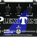 Černý kytarový efekt s nápisem PLEXITONE. Horní panel obsahuje pět černých otočných potenciometrů s popisky BOOST, LEVEL, TONE, HIGH GAIN a CRUNCH, d…