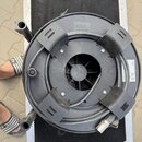 Černý kabelový navíjač značky SCHILL s nápisem made in Germany. Zařízení je umístěno v transportním kufru s hliníkovým rámem a kovovými rohy. Na naví…