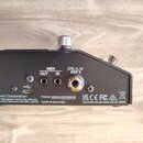 Zadní strana černého elektronického zařízení s kovovým šasi. Jsou zde vidět konektory USB, MIDI OUT, MIDI IN a jackový vstup s nápisem CTL: 4, 5 / EX…