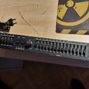 Černý rackový grafický ekvalizér s nápisy gemini a EQX 80 GRAPHIC EQUALIZER. Zařízení obsahuje dvě sady posuvníků pro CHANNEL A a CHANNEL B, několik…