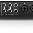 Zadní strana černého audio rozhraní s různými konektory. Jsou zde viditelné nápisy: „IN“, „MIDI“, „OUT“, „USB-C“, „15V DC TSP ⎓“, „BUS POWERED (USB-C…
