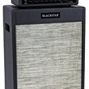 Kytarový zesilovač typu stack složený z komba a reproboxu v černé barvě. Na obou částech je bílý nápis BLACKSTAR. Reprobox má světlé textilní zakonče…