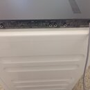 Zadní strana šedého elektronického zařízení s různými konektory. Jsou zde nápisy FOOT SW, REMOTE, MIDI, OUTPUT a INPUT, dále logo YAMAHA a text YAMAH…
