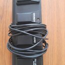 Černý obdélníkový spínací pedál se čtyřmi stoupacími tlačítky. Nad tlačítky jsou nápisy CLEAN, CRUNCH, LEAD a FX LOOP (BOOST). Vedle každého nápisu j…