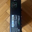 Zadní strana černé efektové pedálu s nápisem PRO FX10 v3 a označením 10 CHANNEL PROFESSIONAL EFFECTS MAKER. Na zařízení je umístěn vypínač POWER, vst…