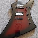Elektrická kytara s černě-červeným přechodem (sunburst) a ostrými hranami korpusu. Je vybavena dvěma humbuckery s bílými plastovými krytkami, z nichž…