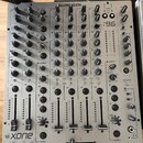 Šedý DJ mixér značky ALLEN&HEATH s označením 96 a logem xone v levém dolním rohu. Zařízení obsahuje čtyři kanály s posuvníky, zahlreiche otočné knofl…