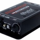 Černý reamp box v kovovém šasi. Na horní straně je červený nápis ReAMP, bílý text JCR STUDIO REAMPER a logo Radial engineering. Přední panel obsahuje…