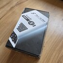 Fotografie znázorňuje černý kartonový obal od produktu. Na krabici je bílé logo a nápis Two notes AUDIO ENGINEERING, dále označení Torpedo Captor X I…