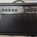 Zadní strana černého kytarového komba s texturovaným povrchem a kovovou mřížkou reproduktoru. Uprostřed je logo ENGL a nápis Tube Guitar Amplifier Mo…