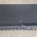 Černý audio rozhraní v kovovém šasi. Na předním panelu je nápis TASCAM US-1641 16x4 96k/24-bit USB 2.0 Audio/MIDI Interface a červený svítící indikát…
