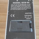 Fotografie zachycuje spodní stranu efekt pedálu černé barvy s hliníkovým rámem. Na povrchu jsou nápisy „cry baby“, „MODEL GCB-95“ a logo „Dunlop ELEC…