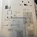 Fotografie zachycuje stránku z uživatelské příručky s technickým schématem zapojení. Text v horní části uvádí „4. Band + Bass Extension + Monitoring:…