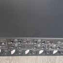 Zadní strana černého audio rozhraní s nápisy TASCAM a MODEL NO. US-1641. Na zařízení jsou vidět různé konektory, včetně USB a MIDI, s označením TEAC…