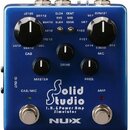 Modrý efekt pedál s nápisem Solid Studio I.R. & Power Amp Simulator a logem NUX. Zařízení má pět černých otočných ovladačů s popisky CAB, DRIVE, MIC,…
