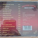 Zadní strana CD obalu s tracklistem a texty. V horní části je červený nápis SBOHEM LÁSKO ČESKÉ COUNTRY. Vlevo je seznam 17 skladek s časy, vpravo jso…