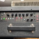 Černý kytarový kombozesilovač značky VOX, model VT40X, s nápisem Valvetronix v pravém horním rohu. Přední panel obsahuje ovládací knoflíky, přepínače…